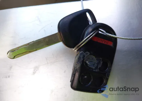 2006 Honda Odyssey Ex-L from USA, damaged, VIN 5FNRL38606B106337